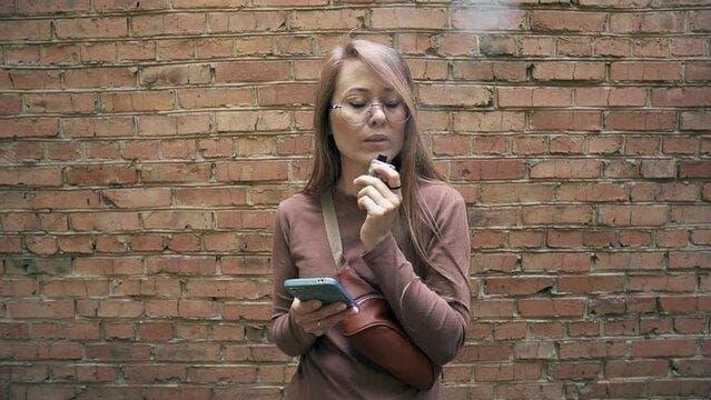 iBVape vs juul electronic cigarette review and buying guide with iBVape tips for flavor battery life and coil options