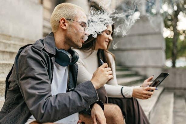 E-Sigara Risks Explained Explore the hidden harmful substances in e cigarettes and practical tips for users