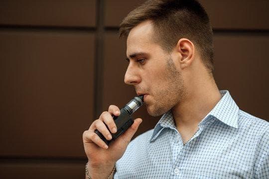 Einweg Vapes travel guide and can electronic cigarettes be taken on airplanes explained for concerned flyers