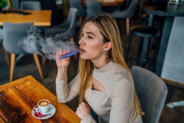 E-cigarete essentials and step by step plan on how to quit smoking using electronic cigarettes with expert tips